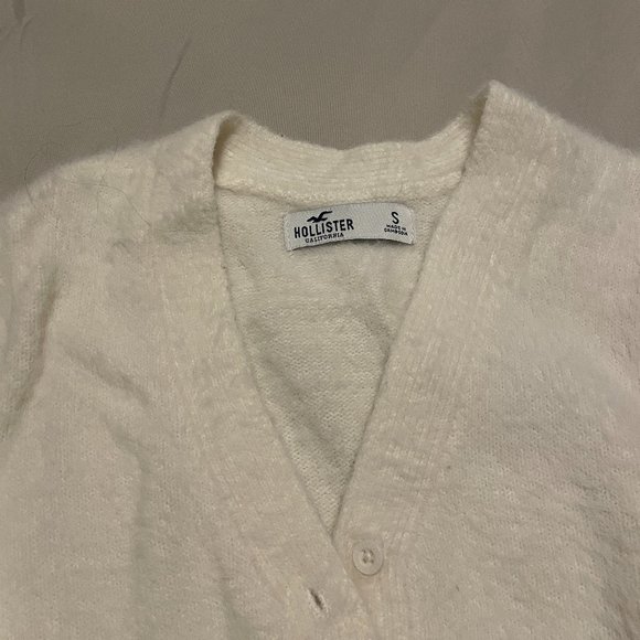 White Fuzzy Cropped Cardigan - Picture 4 of 4